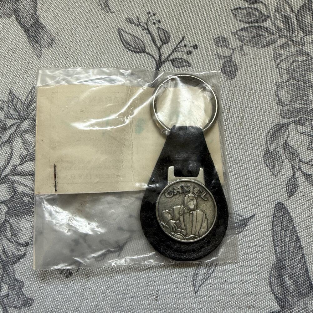 VTG JOE CAMEL BLACK LEATHER KEY CHAIN ORIGINAL PACKAGING 90s Collectible